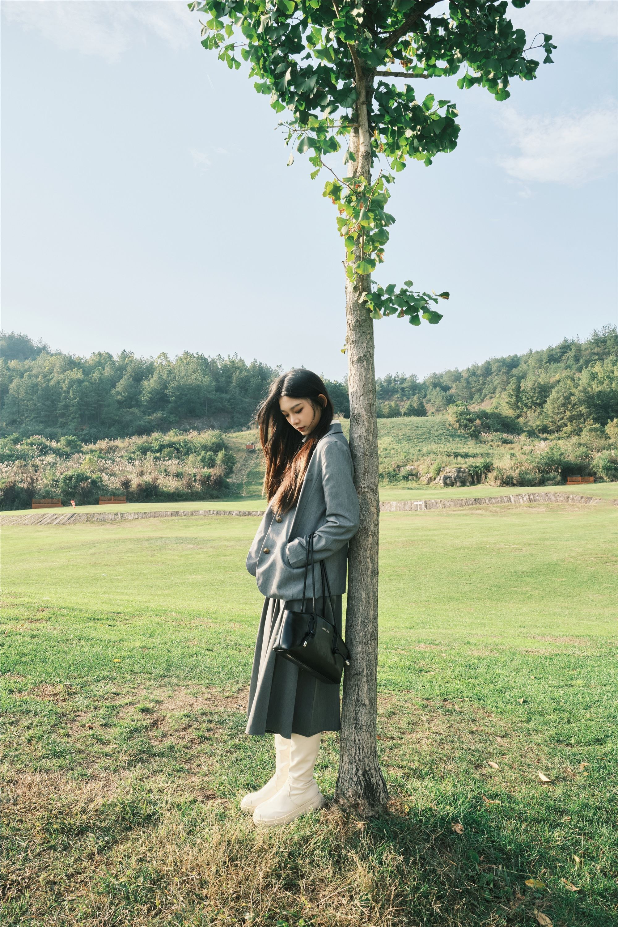 YITUYU艺图语 2025.01.06 草坪学院 一只狸猫